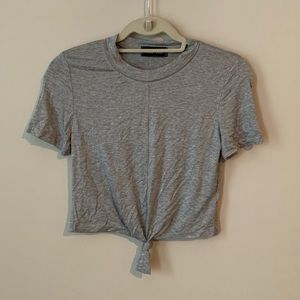grey cropped tee